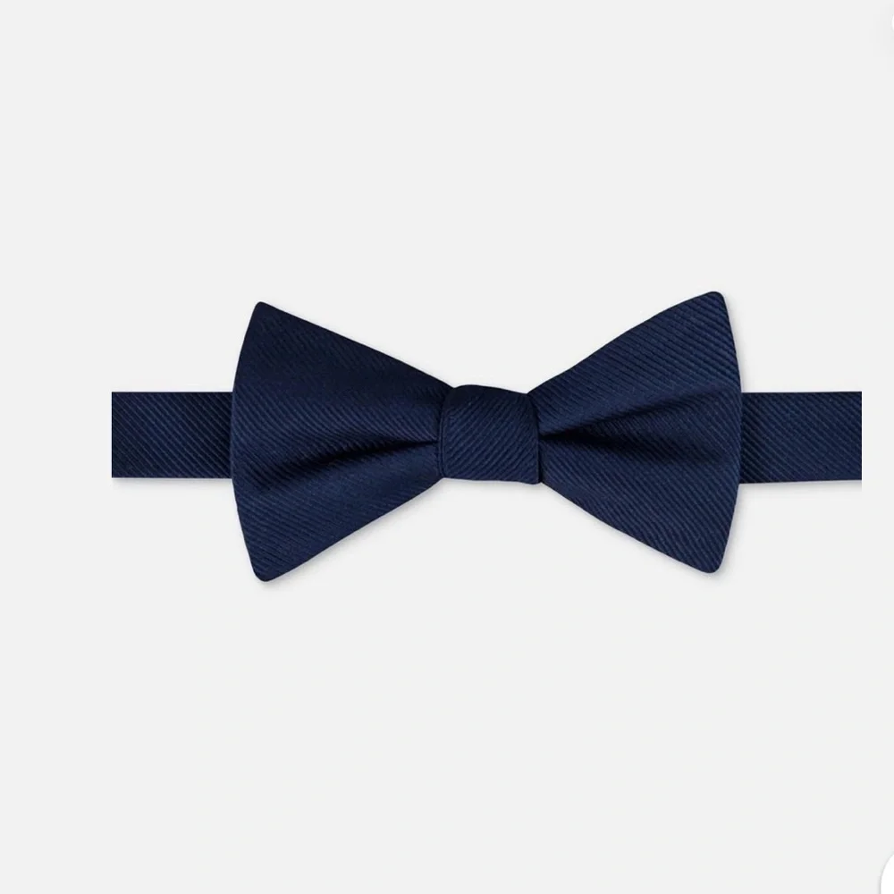 NWT Tommy Hilfiger Navy Bow Tie with Plaid‎ Pocket Square Set Holiday Christmas